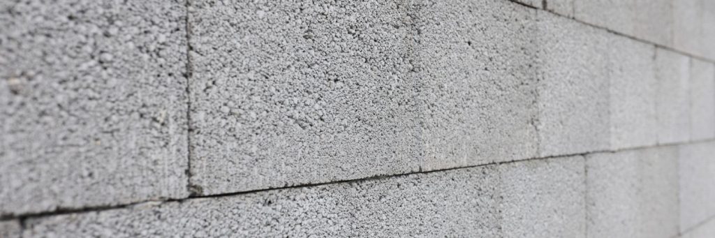 Illustration : Montage d’un mur en parpaings : guide complet, étapes et conseils pratiques